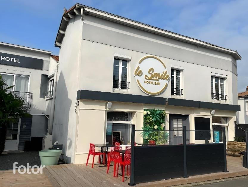 Hotel Le Smile Saint-Vincent-Sterlanges Zewnętrze zdjęcie