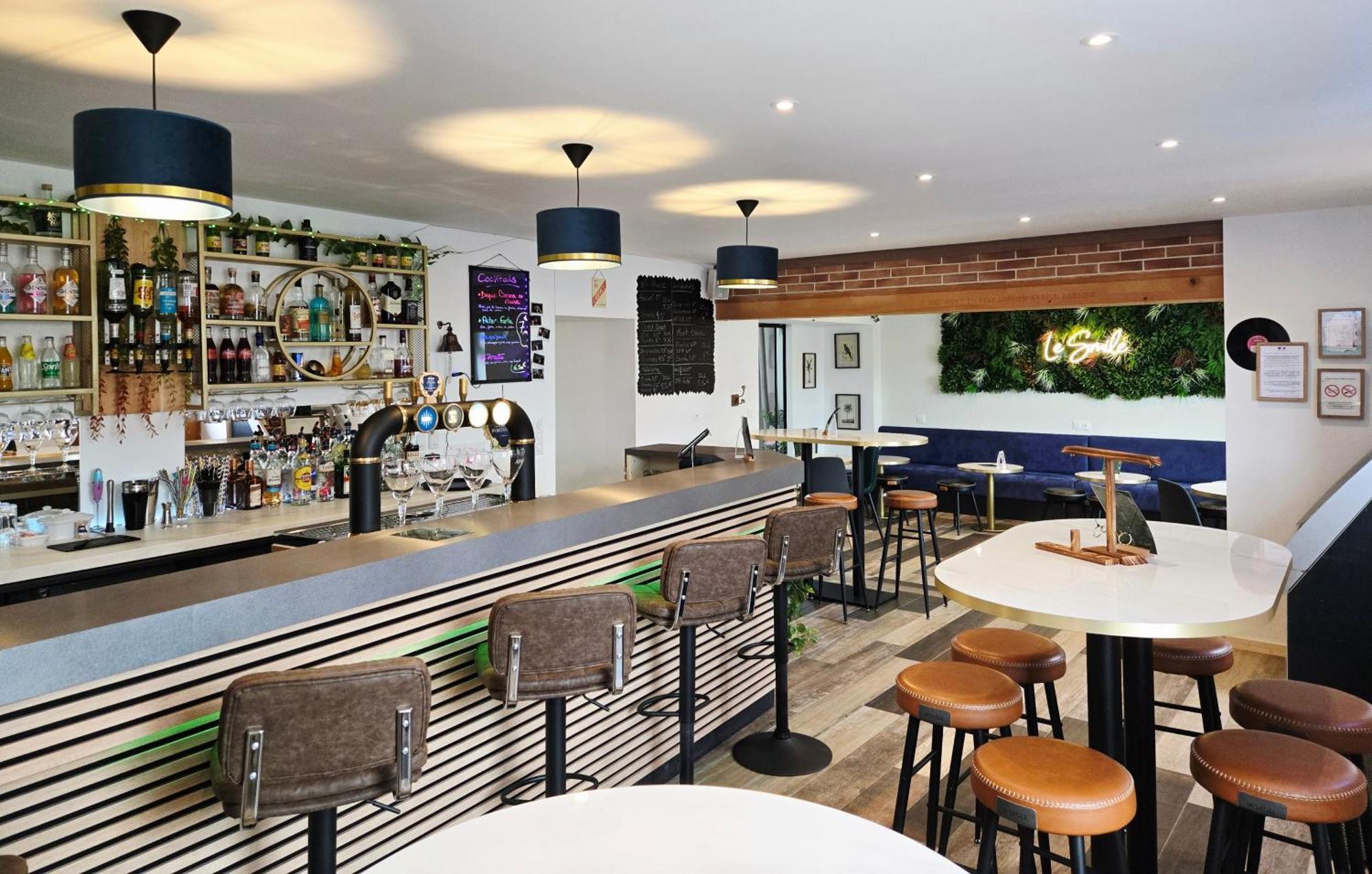Hotel Le Smile Saint-Vincent-Sterlanges Zewnętrze zdjęcie